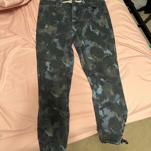 Blue/gray camo pants
